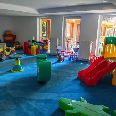 Daire Family Fun Azur Port Private Beach & Wellness *