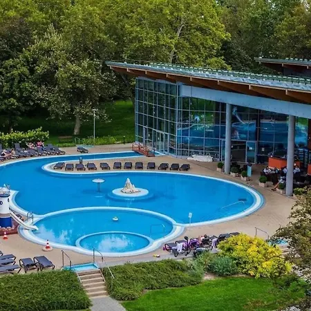 Family Fun Azur Port Private Beach & Wellness *