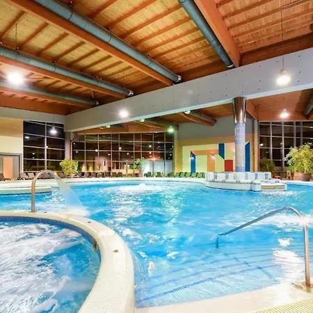 Family Fun Azur Port Private & Wellness Siófok